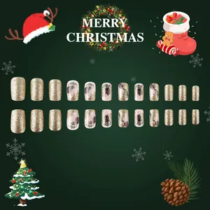 Kurze quadratische Weihnachtsnägel zum Aufkleben mit Goldglitzer und Tannenbaum-Motiven