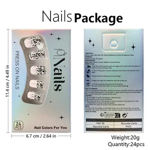 Set unghie finte quadrate corte con stampa leopardata e strass in scatola olografica