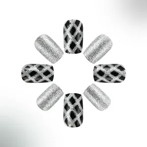 Faux ongles carrés courts à paillettes argentées et motif treillis noir pour Noël