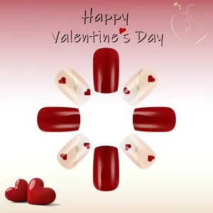 Faux ongles carrés courts avec cœurs rouges et lignes dorées pour la Saint-Valentin