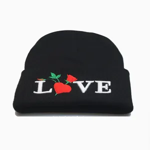 Warme Acryl Strickmütze Für Damen Schwarz Stickerei Rose Herz LOVE Buchstabe Winter Herbst Casual Outdoor Kopfbedeckung Geschenk
