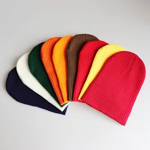 Klassische Rippstrick-Beanie-Kollektion für den Winter in neun bunten Farben