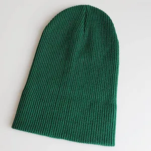 Klassische dunkelgrüne gerippte Strickmütze für Winterwärme und Outdoor-Streetwear-Stil