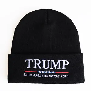 Schwarze Trump Strickmütze mit US-Flaggen Stickerei und Keep America Great 2020 Logo