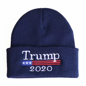 Dunkelblaue Trump 2020 bestickte Strickmütze mit Details der US-Flagge