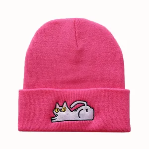 Leuchtend pinke Strickmütze mit niedlicher Katzen-Stickerei für Winterwärme und Hip-Hop-Stil