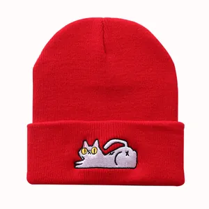 Rote Rippstrick-Beanie mit süßer Katzen-Stickerei für Damen und Herren