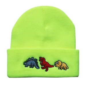 Neongrüne Strickmütze mit drei bunten Dinosaurier-Stickereien für Damen und Herren