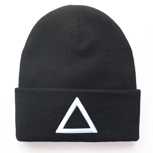 Schwarze Unisex-Strickmütze mit weißer 3D-Dreiecksstickerei für wohlige Wärme im Winter