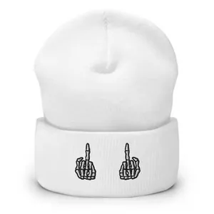 Weiße Strickmütze mit Mittelfinger-Skelett-Stickerei im modischen Hip-Hop-Stil