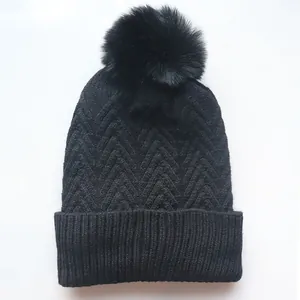 Winter-Strickmütze mit Kunstpelz-Bommel und Fleece-Futter für Outdoor-Sportarten