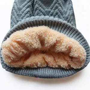Winter-Strickmütze mit dickem Sherpa-Fleecefutter und dunkelgrauem Wellenmuster für Damen