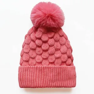 Rosa Strickmütze mit Kunstpelz-Bommel und warmem Fleecefutter für Outdoor-Wintersport