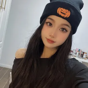Halloween Strickmütze in Schwarz mit orangefarbener Kürbis-Stickerei für Damen und Herren