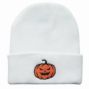 Weiße Strickmütze mit Halloween-Kürbis-Stickerei für Herren und Damen