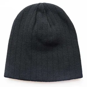 Klassische schwarze gerippte Strickmütze für Damen und Herren aus warmem Material