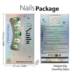 Nahaufnahme der St. Patrick's Day Kunstnägel-Verpackung mit 24 grünen Landschaftstipps
