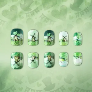 Kurze eckige St. Patricks Day Kunstnägel mit grünem Klee und Landschaftsdesigns