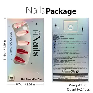 Détail du kit de faux ongles avec 24 capsules motif cœur et accessoires de pose complets