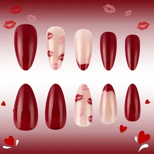 Faux ongles amande Saint-Valentin avec motifs lèvres rouges et design French nails