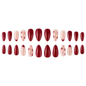 Lot de 24 faux ongles amande rouges et roses avec motifs de lèvres et fini brillant