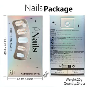 Detailansicht der hellblauen Press-on-Nägel-Verpackung mit Goldglitzer und Anleitung