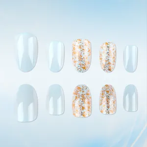 Hellblaue ovale Kunstnägel Set mit goldenem Glitzer und schlichtem einfarbigem Design