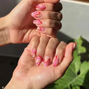Faux Ongles à Presser Ovales Brillants Motif de Lignes Ondulées Rose Nude pour Femmes Décoration de Manucure à la Mode