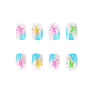 Unghie finte quadrate corte con motivo a stella marina e onde blu acqua lucido