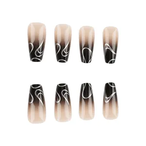 Détails de faux ongles longs cercueil avec dégradé noir et spirales argentées