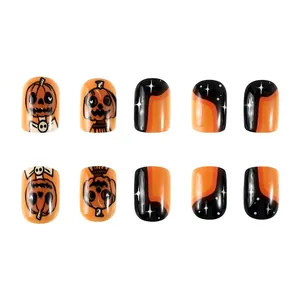 Détails de faux ongles d'Halloween orange brillant avec motifs de citrouilles et d'étoiles