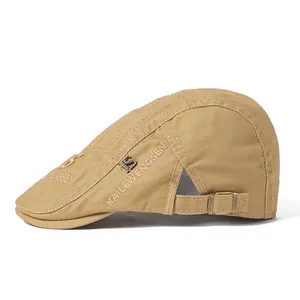 Béret classique en coton kaki avec broderie latérale et boucle métallique de réglage