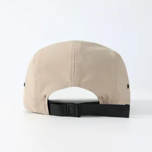 Vue arrière de la casquette camper kaki avec sangle réglable en nylon et boucle en plastique
