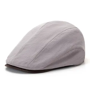 Coppola classica in lino grigio chiaro con visiera marrone scuro stile retrò