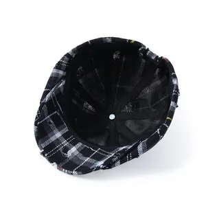 Casquette gavroche à carreaux avec détails usés et doublure intérieure en polyester