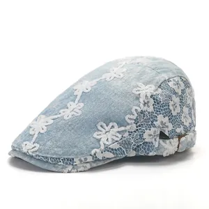 Casquette Gavroche Femme en Jean Rétro Avec Broderie de Dentelle Florale Blanche Chapeau de Peintre Réglable Béret Vintage Mode Streetwear