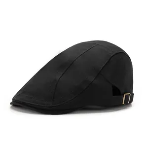 Béret classique noir en sergé de coton avec boucle métallique latérale réglable