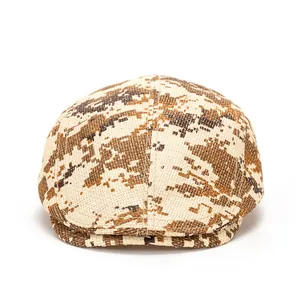 Détail du tissu tissé respirant et texturé sur la casquette plate vintage camouflage