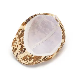 Détail du béret camouflage numérique montrant la doublure en mesh blanc et les coutures
