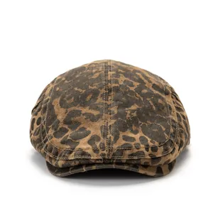 Stylish leopard print ivy cap with a vintage flat brim design for men and women