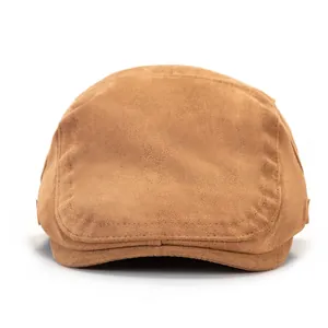 Berretto piatto classico in camoscio color cammello dal design vintage a pannelli unisex