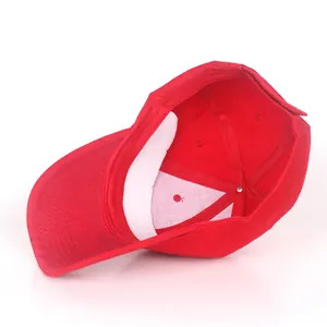 Casquette de baseball en coton rouge avec sangle réglable, vue intérieure et coutures nettes