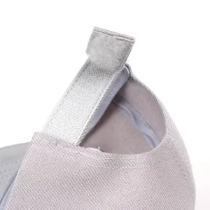 Casquette de baseball gris clair respirante avec bride velcro réglable au talon