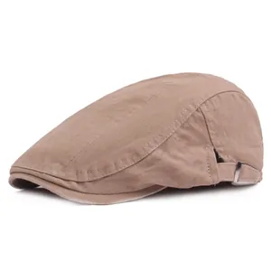 Béret classique en coton kaki avec texture sergée et boucle métallique ajustable