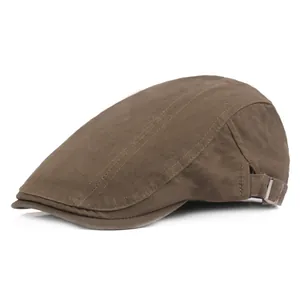 Casquette plate classique en sergé de coton marron foncé avec boucle ajustable