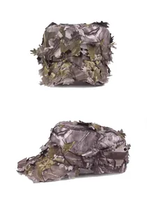 Dettaglio del berretto tattico mimetico 3D con foglie bioniche realistiche per la caccia
