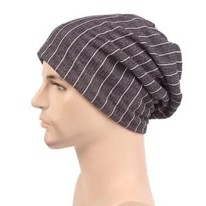 Berretto in maglia a righe sottili nero e grigio per uomo e donna, stile casual morbido
