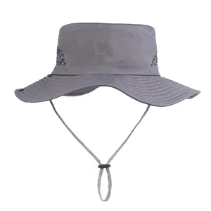 Grauer Outdoor-Sonnenhut mit breiter Krempe und Mesh-Einsätzen zum Wandern und Angeln