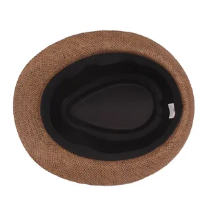 Vista interna del cappello fedora in paglia di carta marrone con fascia e taglia 58