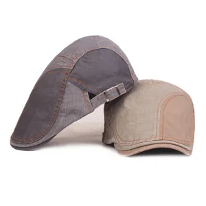Coppola vintage in denim patchwork con cuciture a contrasto e fibbia in metallo regolabile